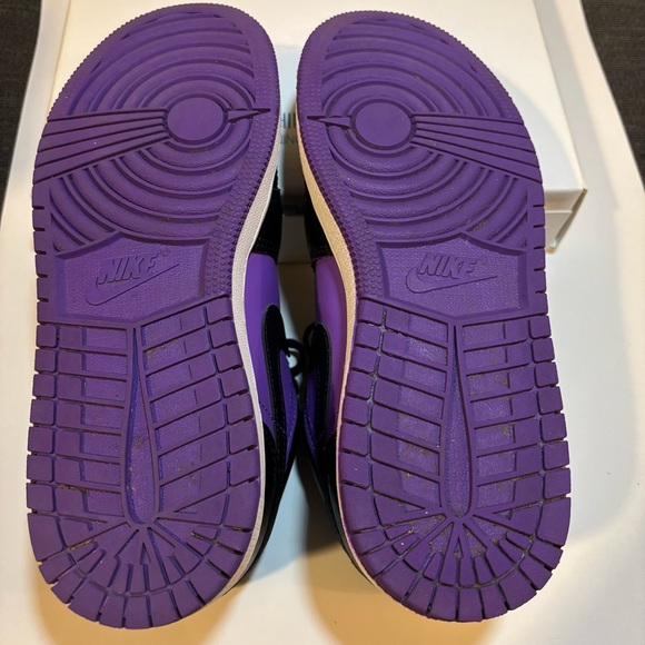 Air Jordan 1 Low Purple Venom/Black Boys Size 4.5 - Picture 8 of 9